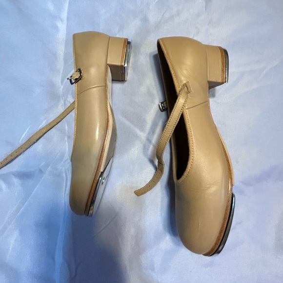Bloch Tap-in S0302L Tan tap shoes size 6 with straps.  Condition is very good! - Picture 5 of 10